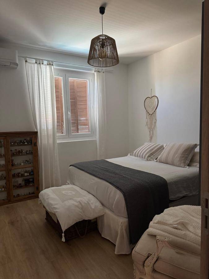 Maison d’hôte pour 4 personnes, avec Terrasse et Jacuzzi ainsi que Jardin et Piscine