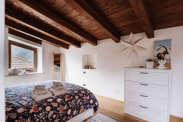 Apartment mit Schlafgalerie im Alpendorf in Roure, Turin Provinz
