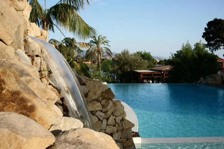 Hotel para 2 personas, con jardín y piscina además de sauna y jacuzzi - 1