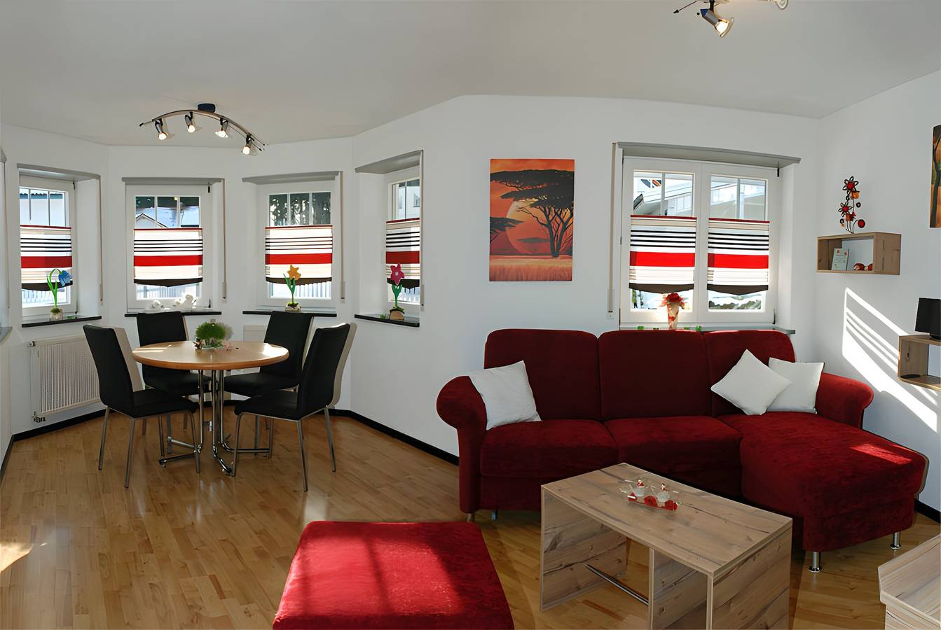 Ganze Wohnung, Ferienwohnung Kleeblatt im Westallgäu mit privater Terrasse, sehr gute Zug-/Busanbindung in Röthenbach (Allgäu), Bayerisch Schwaben