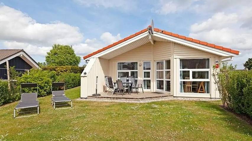 Ferienhaus für 4 Personen, mit Terrasse und Whirlpool sowie Garten in Grömitz