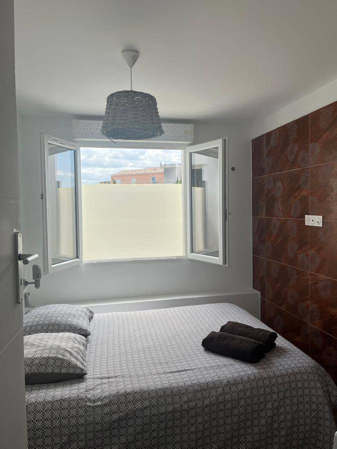 Gîte pour 6 personnes, avec jardin à Marignane - 4