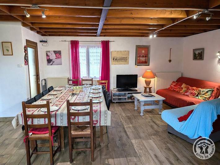 Gîte pour 13 personnes, avec Terrasse et Jardin dans Les Olmes