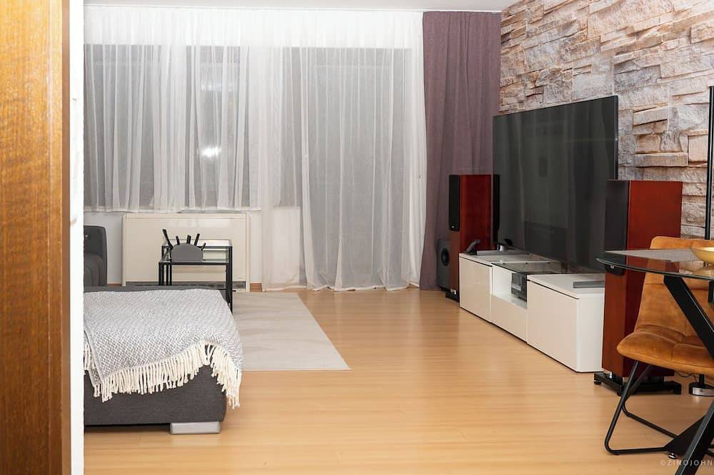 Ganze Wohnung, Taros Home -der Wohlfühl Oase mit Balkon, Coffee, 3 Betten und Homeoffice Platz in Herrenberg, Nordschwarzwald