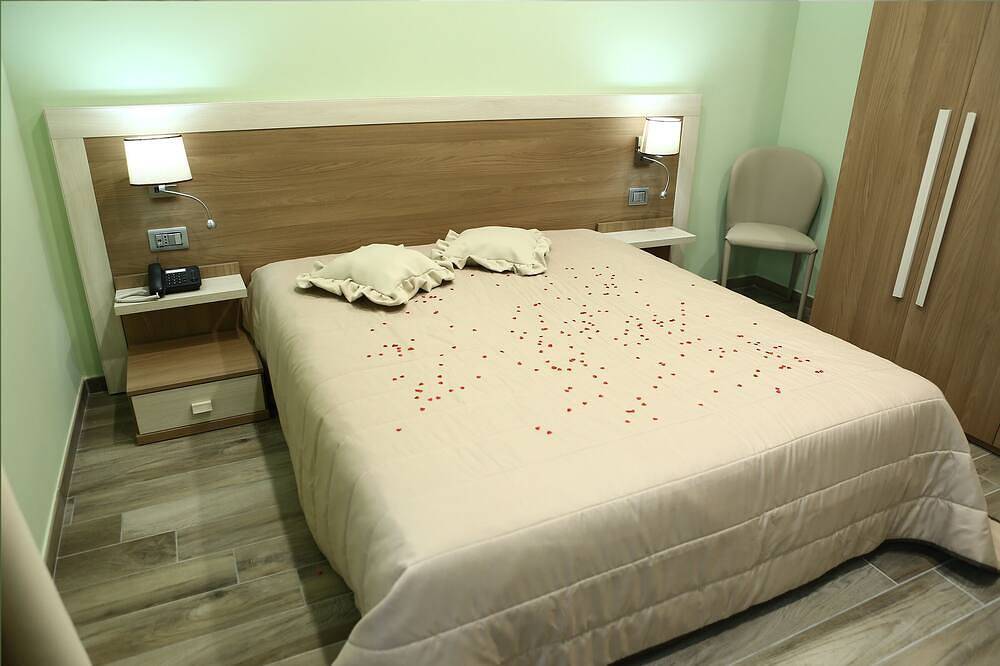 Entire apartment, Villa Magiola-Monolocale Afrodite 200 m from the Pompeii excavations, free parking in Pompei, Vesuvio National Park