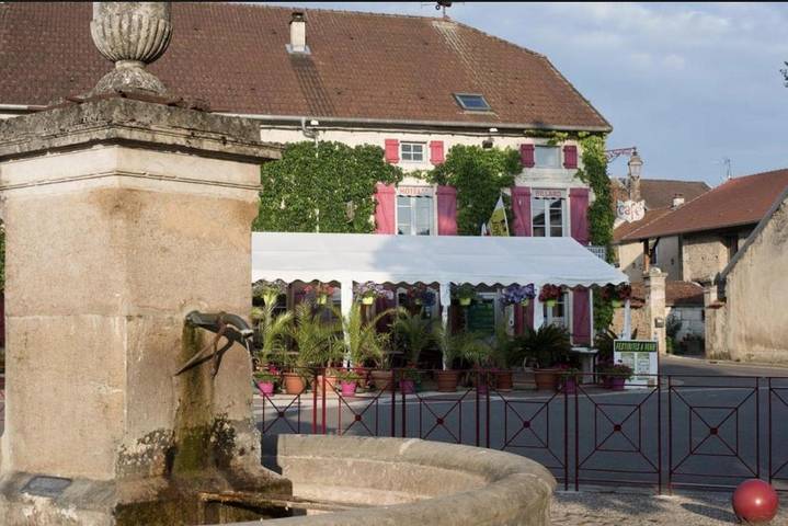Hôtel, avec Terrasse à Villiers-sur-Suize
