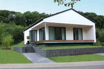Ferienhaus für 4 Personen, mit Terrasse und Garten in Senheim