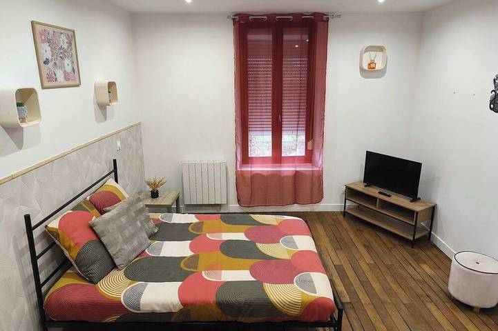 Ganze Wohnung, Studio for 2, 2nd Floor · Free Private Parking in Charleville-Mézières, Ardennen