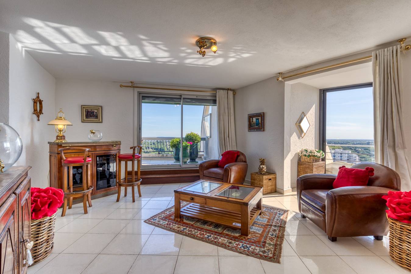 Entire apartment, Apartment “Le Panoramique at the Grande Pyramide”: Sea View, Private Terrace, Wi-Fi in La Grande-Motte, Côte d'Améthyste