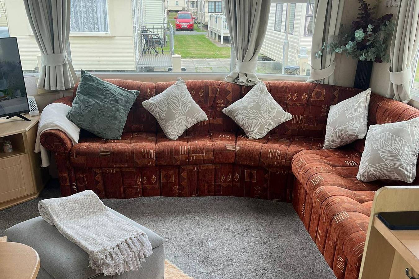 2 Bedroom Caravan - Sleeps 6 - Parking, Seaside in Towyn, Conwy und Umgebung