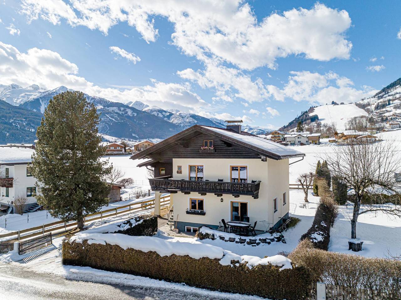 Geheel appartement, Appartement met grote tuin, 10 minuten van Kaprun in Piesendorf, Pinzgau