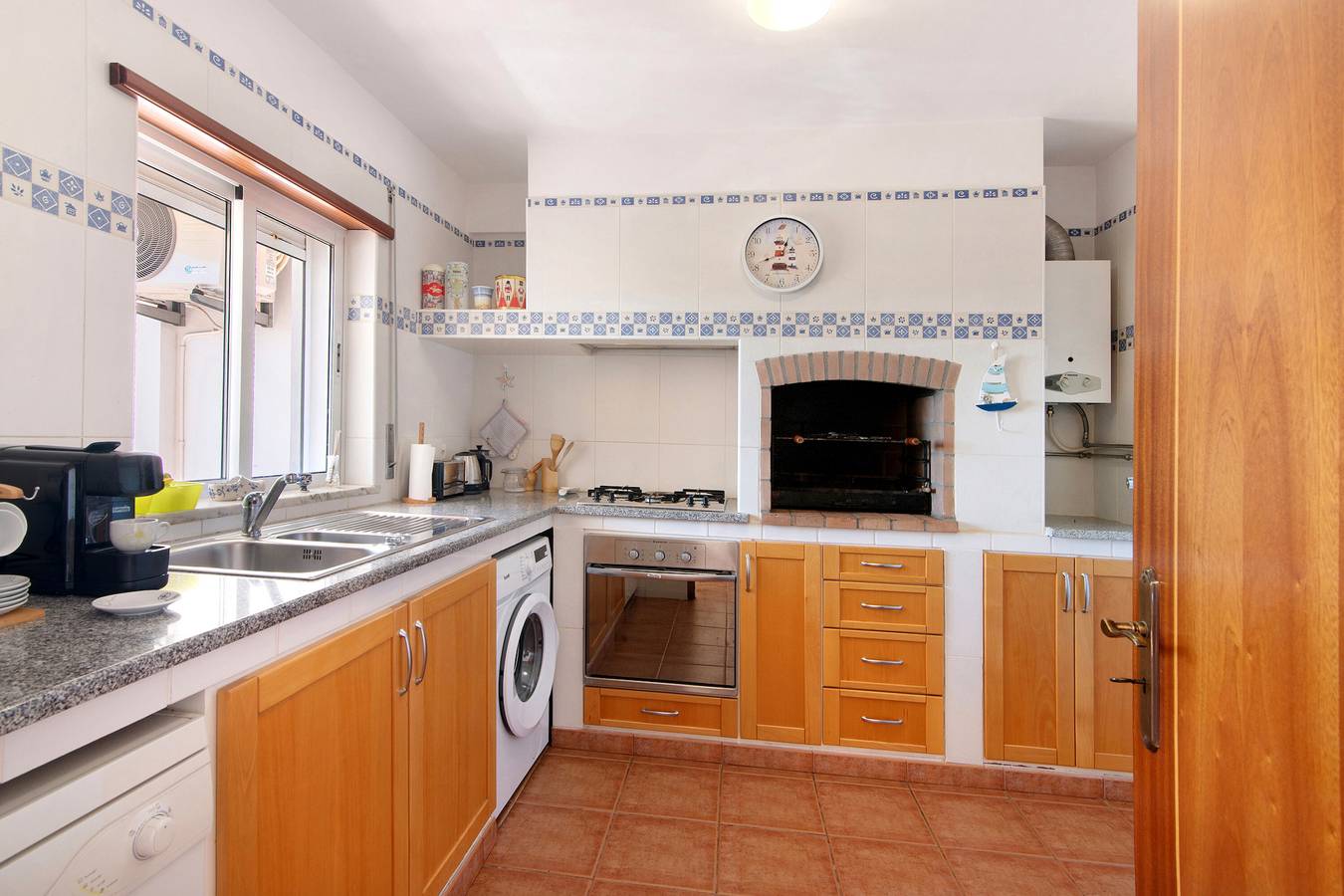 Apartamento entero, Apartamento 'Lota Beach' con balcón y aire acondicionado in Praia da Lota, Manta Rota