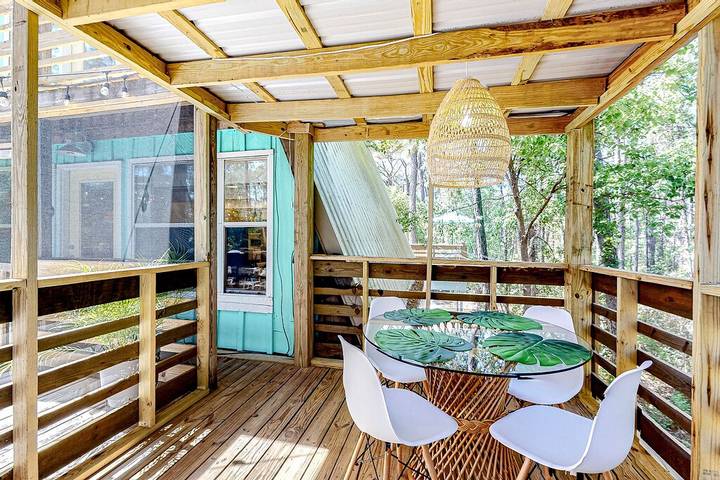 Vacation rental for 6 people, with yard and balcony, with pets in Dauphin Island