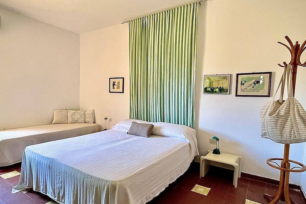 Within walking distance of Pelosa beach, with air conditioning and parking in Spiaggia La Pelosa, Stintino