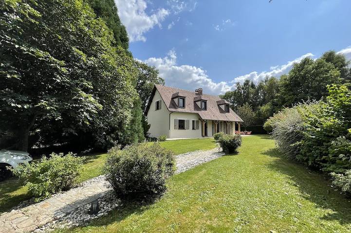 Gîte pour 10 personnes, avec jardin dans Le Mont-Saint-Adrien