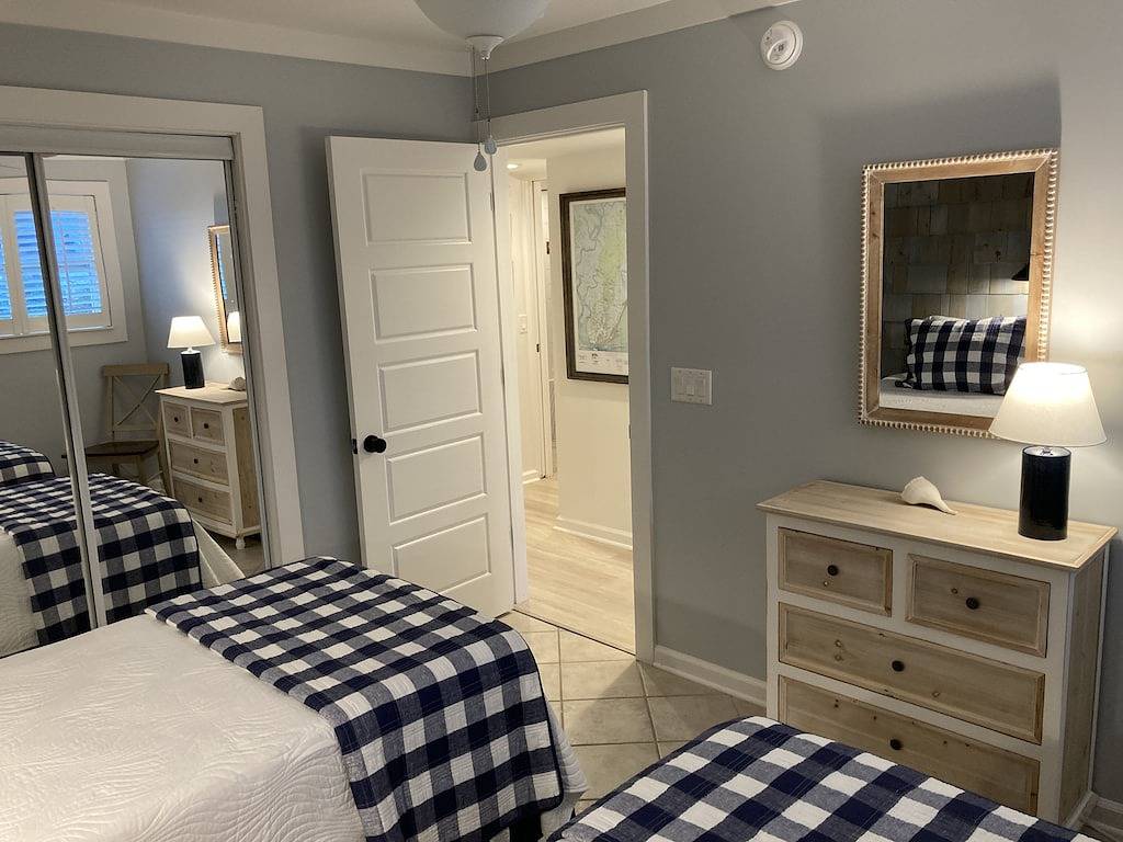 Ganze Wohnung, Prime Location! Beach 2 min walk / Village 5 min walk. New Stunning Interior! in St. Simons Island, Glynn County