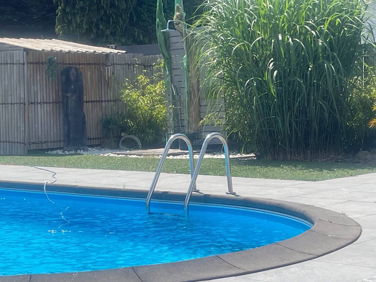 Enigma Lounge Chalet mit Swimmingpool in Zutendaal, Hasselt und Umgebung