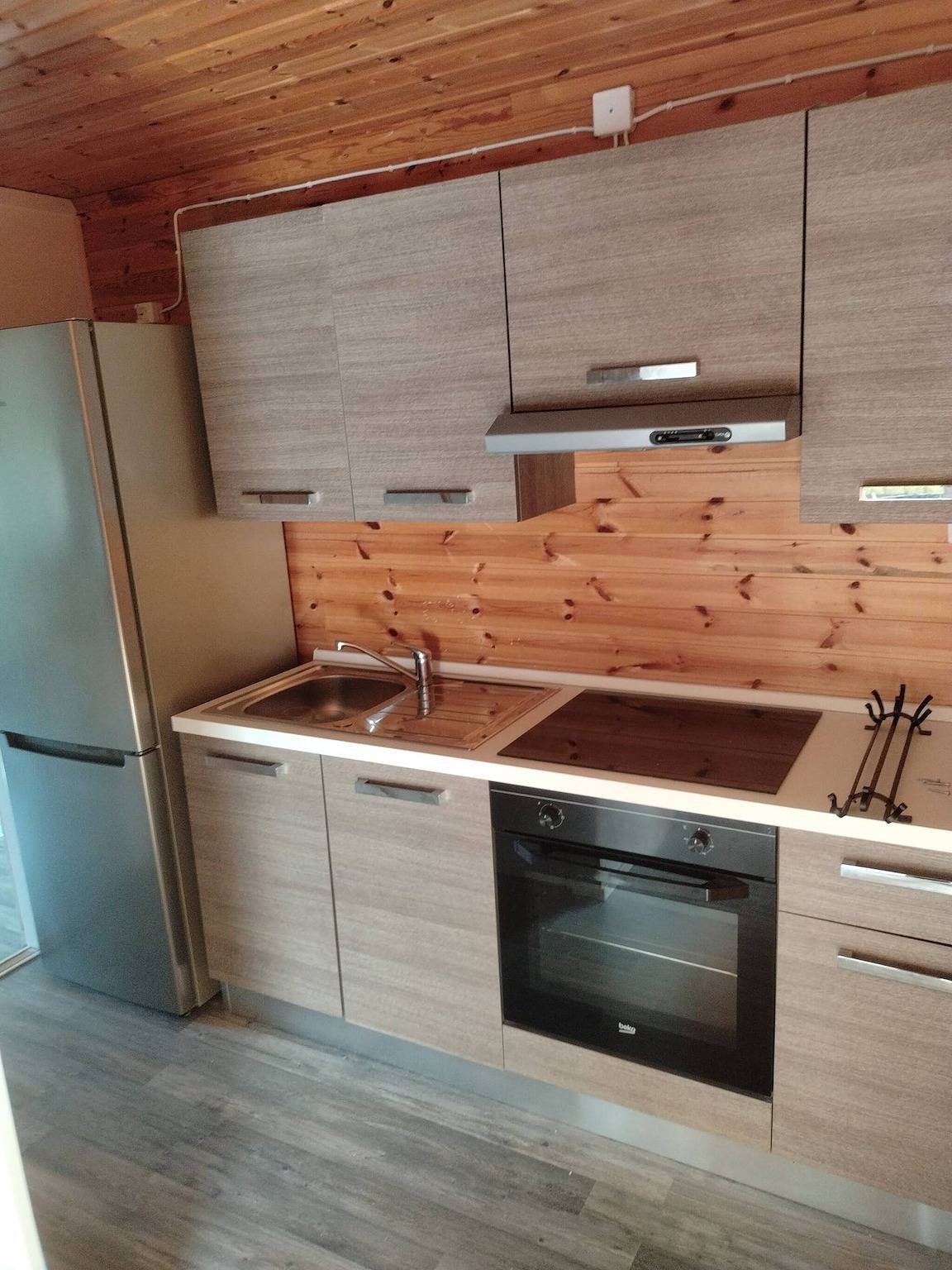 Cozy Kolsva Cabin Private Entrance in Västmanland