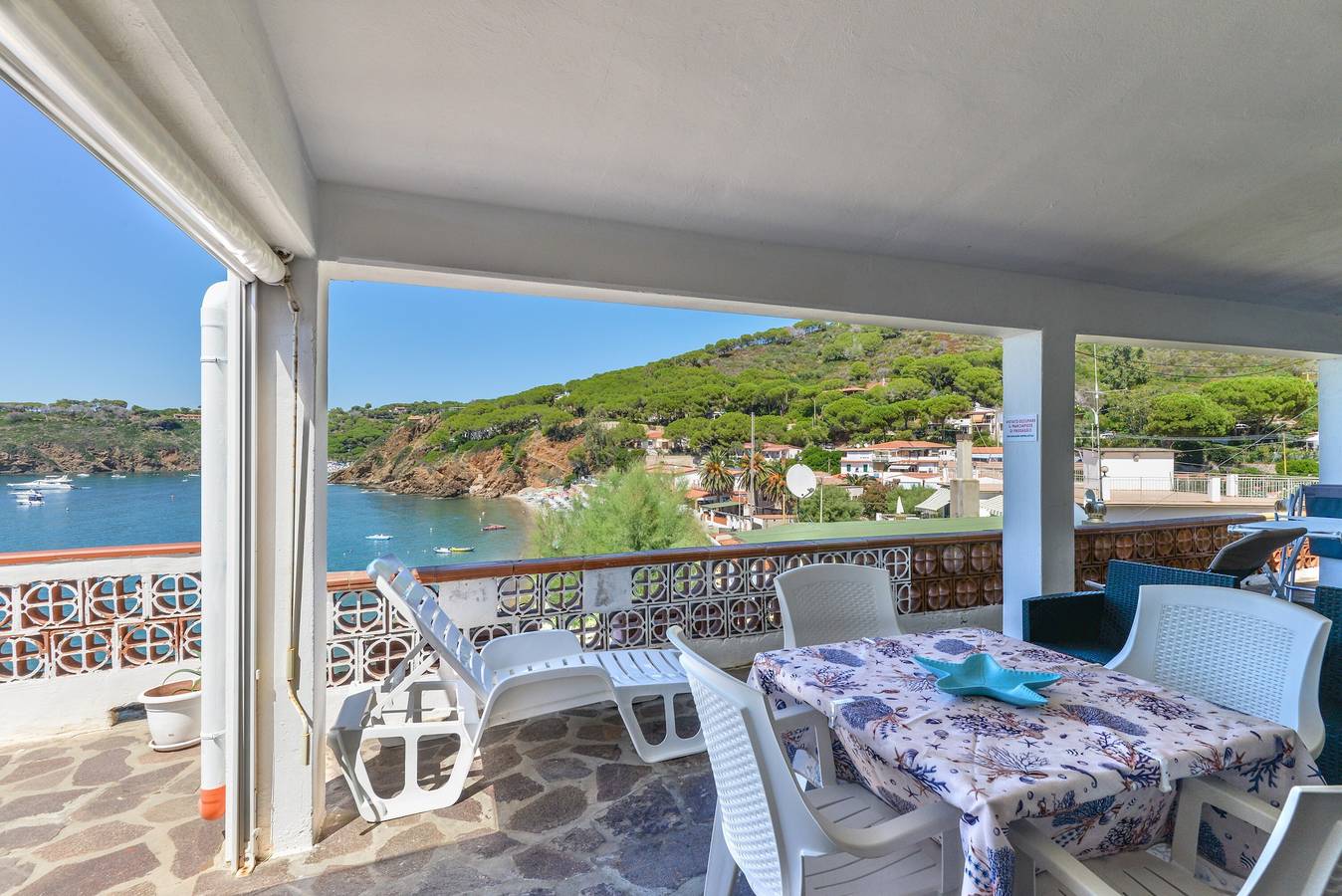 Entire studio, Apartment 'Villa Oda - Monolocale Sul Mare' with Sea View, Wi-Fi and Air Conditioning in Pareti, Elba