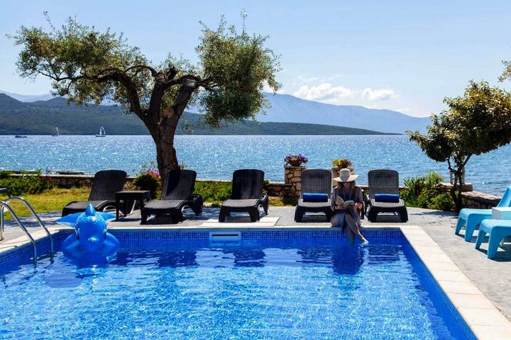 Ferienhaus für 4 Personen, mit Ausblick und Pool sowie Garten