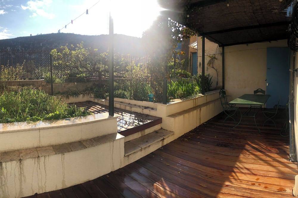 House with garden and terrace in the Gorges du Verdon in Quinson, Regionaler Naturpark Verdon
