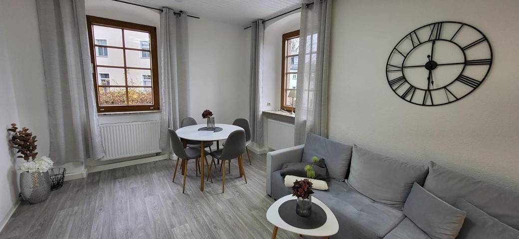 Ferienwohnung für 3 Personen, mit Terrasse und Garten sowie Ausblick in Schneeberg