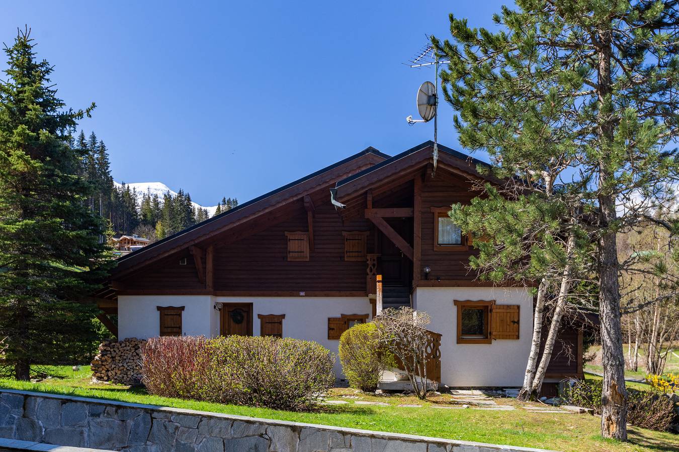 Entire apartment, Apt Les Drus118- 3Br Alpine View Balcony & Parking for 6 in Les Grandes Montets, Chamonix-Mont-Blanc
