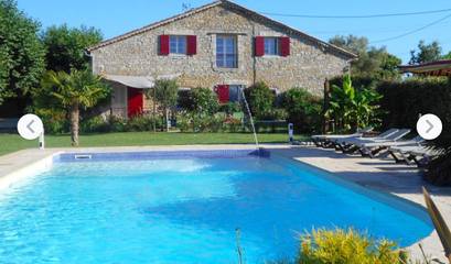 Location de vacances pour 3 personnes, avec piscine et jardin à Saint-Jean-de-Maruéjols-et-Avéjan