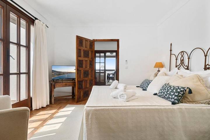 Casa rural para 8 personas, con jardín además de vistas y piscina, Se admiten mascotas en Casares - 3