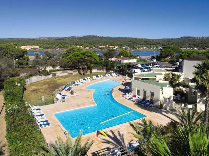 Hôtel pour 3 personnes, avec terrasse et piscine