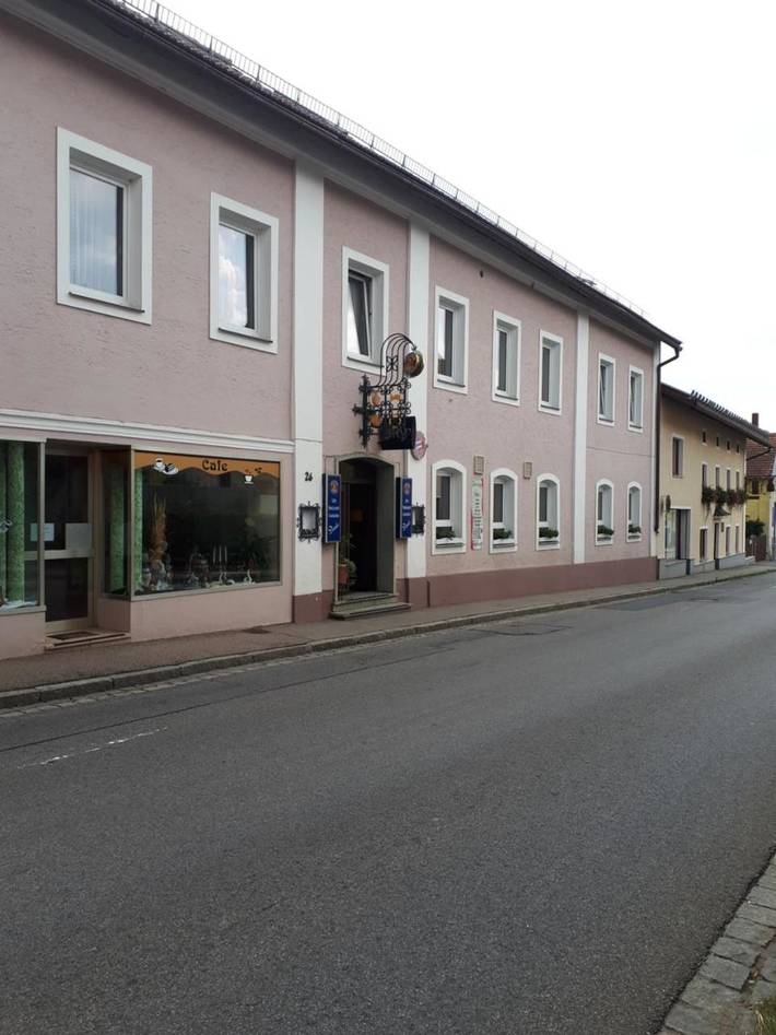 Hotel für 3 Personen, mit Terrasse und Garten sowie Ausblick in Neukirchen beim Heiligen Blut