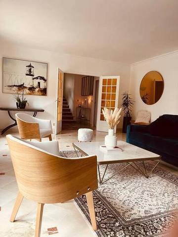 Gîte pour 10 personnes, avec piscine et terrasse à Lamorlaye