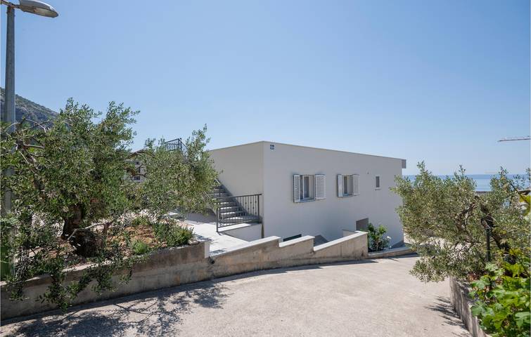 Ferienwohnung für 4 Personen, mit Terrasse in Makarska - 2