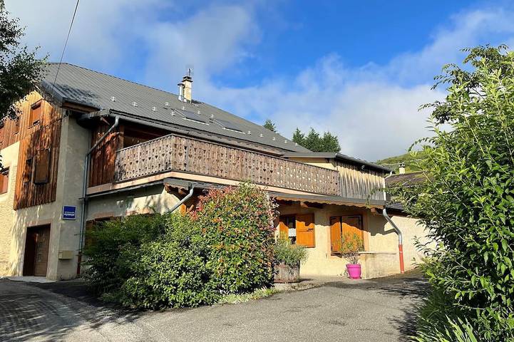 Location de vacances pour 5 personnes, avec terrasse et jardin à Gilly-sur-Isère