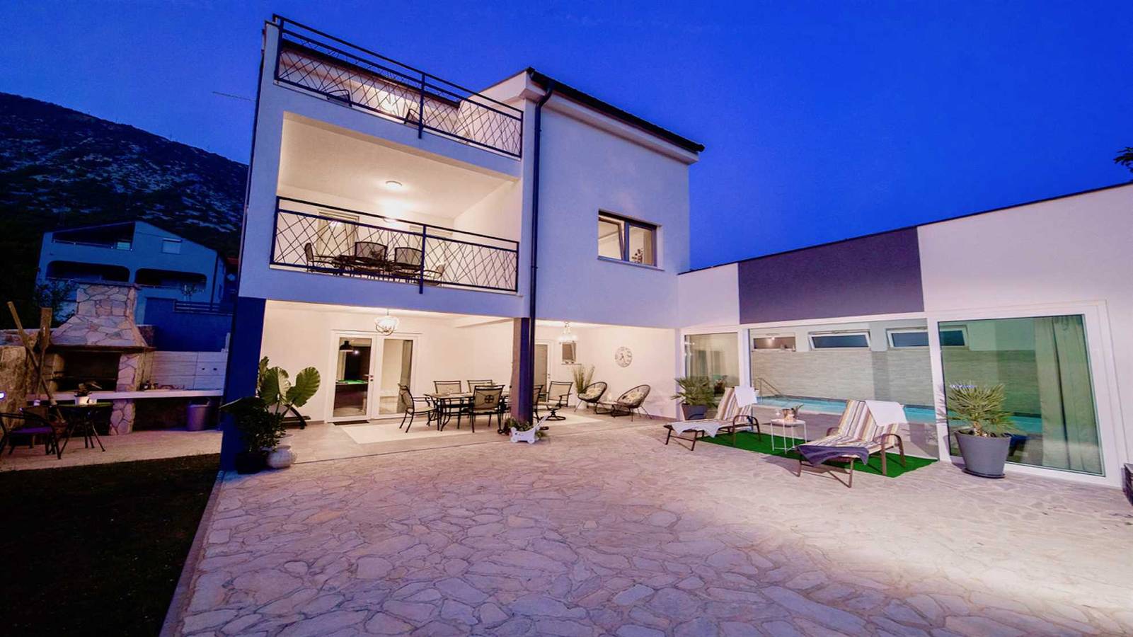 Villa Lake &amp; Sea - met 4 slaapkamers voor 8 personen en een binnenzwembad in Tribalj, Primorje-Gorski Kotar