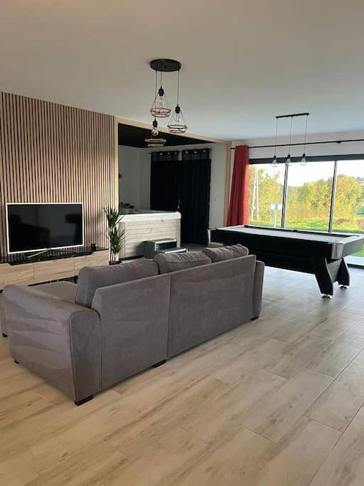 Location de vacances pour 4 personnes, avec jacuzzi ainsi que jardin et terrasse à Asnières-la-Giraud