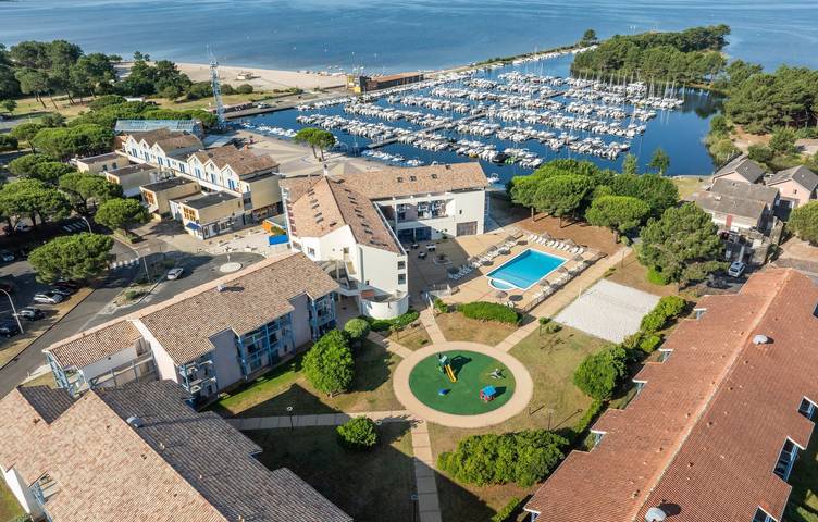 Gîte pour 4 personnes, avec terrasse et piscine, animaux acceptés à Hourtin - 2