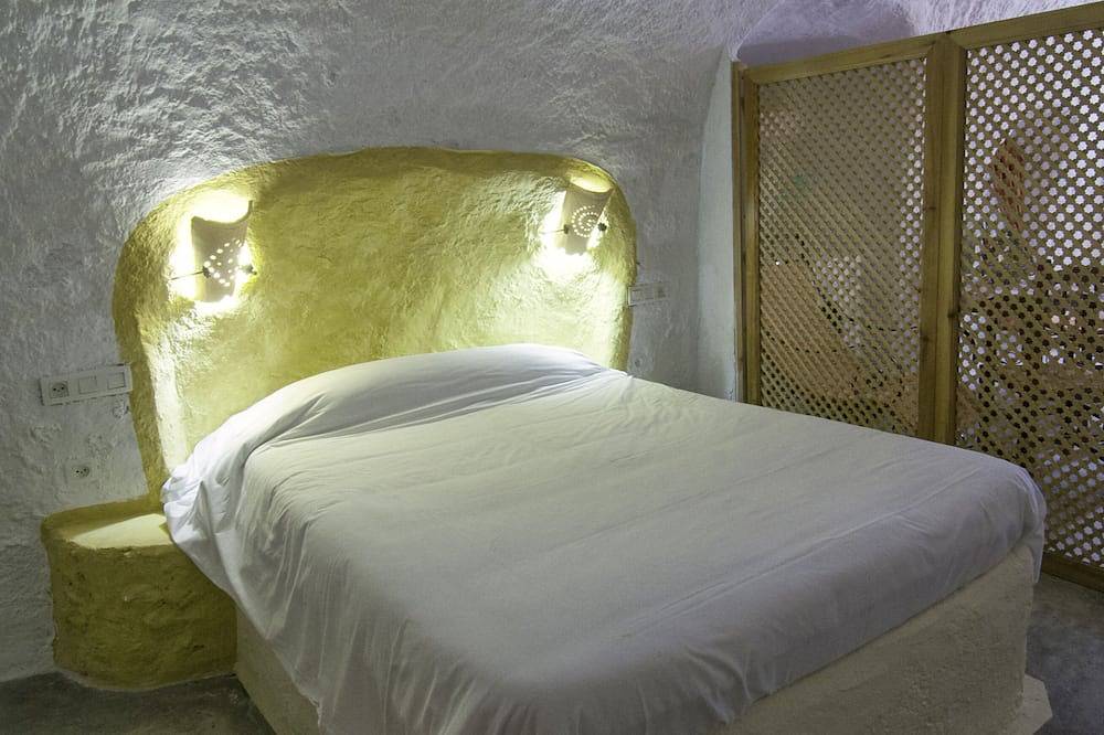 Basti Cueva 5 in Baza, Geoparque de Granada