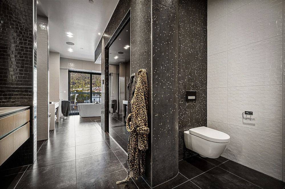 Entire apartment, Exclusive Penthouse with Bryggen Views in Bergenhus, Bergen