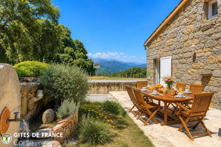 Gîte pour 6 personnes, avec jardin et vue - 1