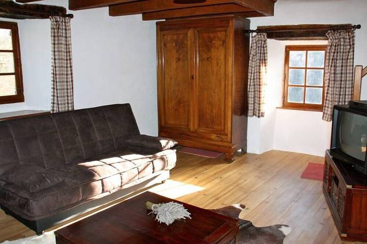 Location de vacances pour 6 personnes, avec balcon et jardin ainsi que sauna et piscine, animaux acceptés à Saint-Nectaire - 4