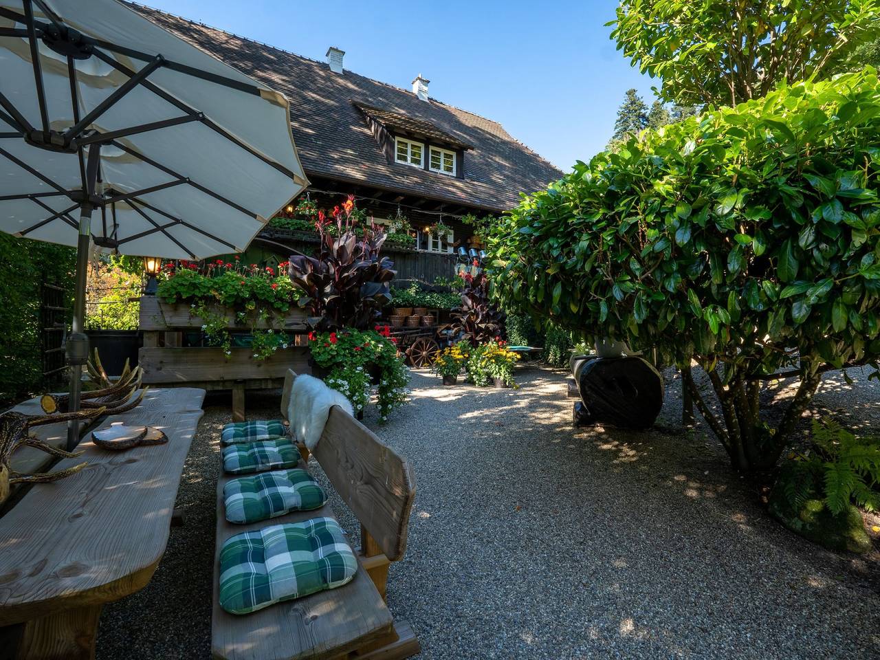 Schwarzwaldhaus Wolftal - Schwarzwaldhaus Wolftal – Historisches Jagdanwesen, Park und Wildbach im Schwarzwald in Bad Rippoldsau-Schapbach, Mittlerer Schwarzwald