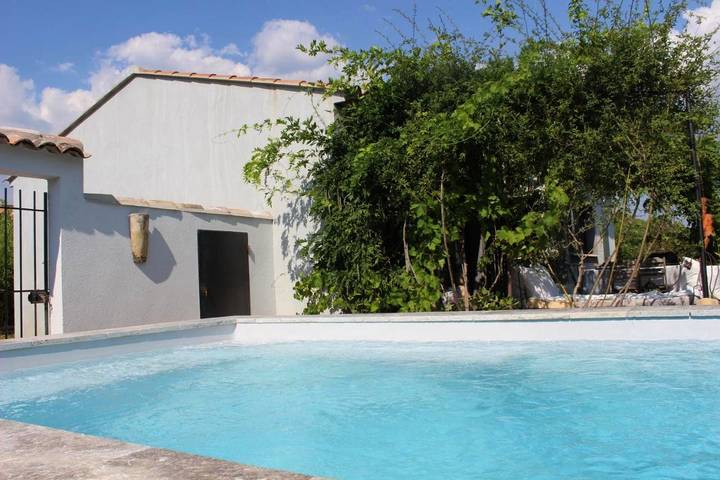 Maison de vacances pour 6 personnes, avec Jacuzzi et Terrasse ainsi que Jardin et Piscine