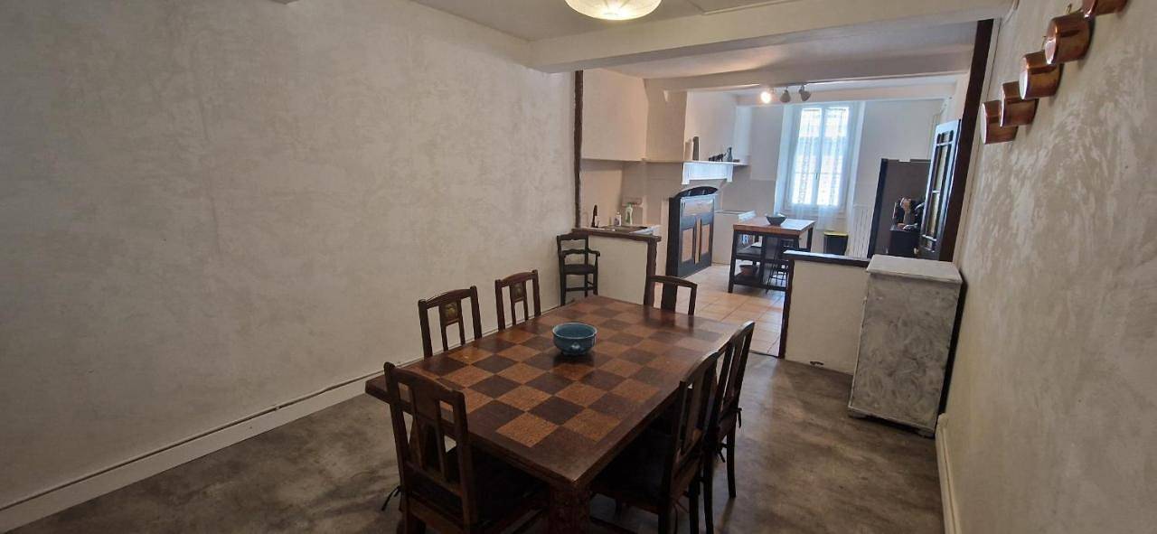 Spacieuse Suite Maison de Ville - 4 Personnes in Oloron-Sainte-Marie, Béarn