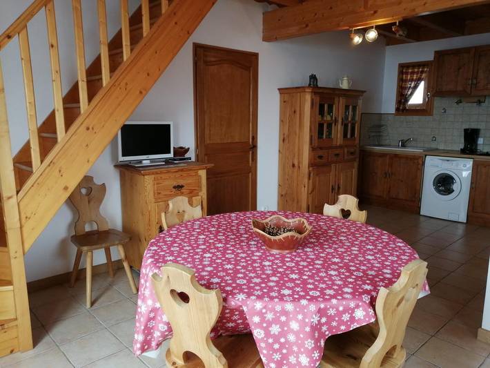 Chalet pour 6 personnes, avec terrasse dans Bauges - 3