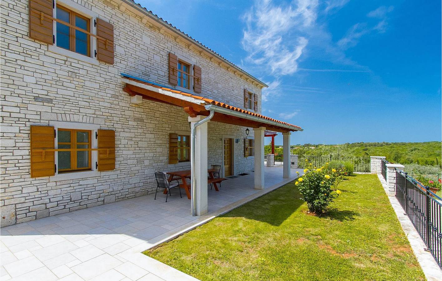 Modernes Apartment mit 2 Schlafzimmern und Pool, 200 m vom Stadtzentrum und 1,5 km von der Küste entfernt in Barban, Südküste Istrien