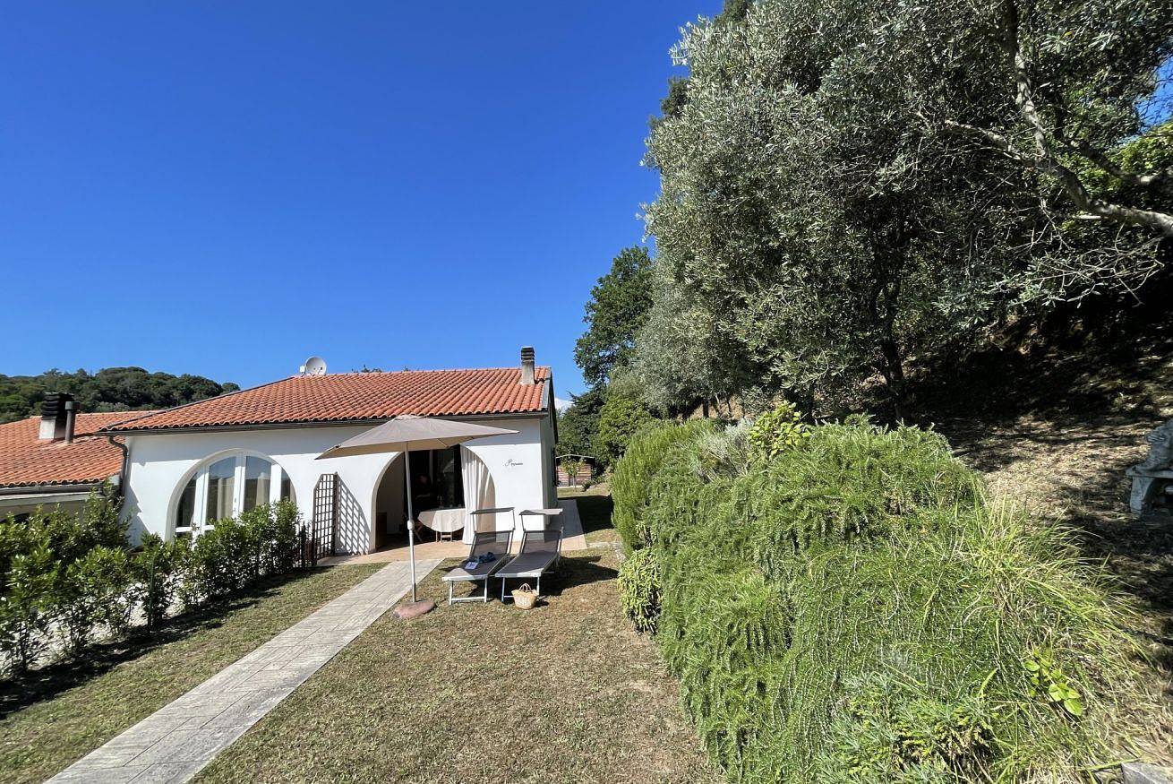 Hel leilighet, Casa Rosmarino with garden by Toscanatour  in Riparbella, Etruscan Coast