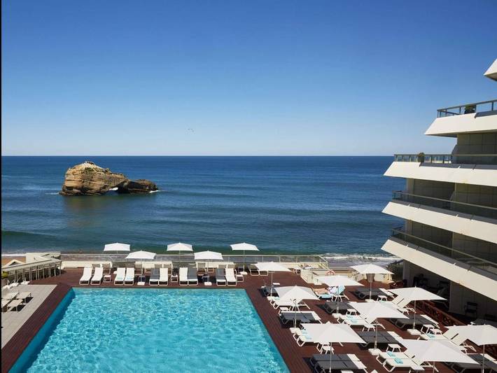 Hôtel pour 3 personnes, avec jacuzzi et terrasse ainsi que sauna et piscine, animaux acceptés dans Plage du Miramar