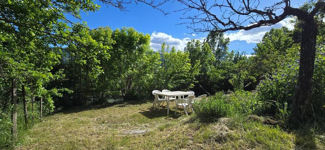 Location de vacances pour 2 personnes, avec vue et jardin à Eygliers - 2