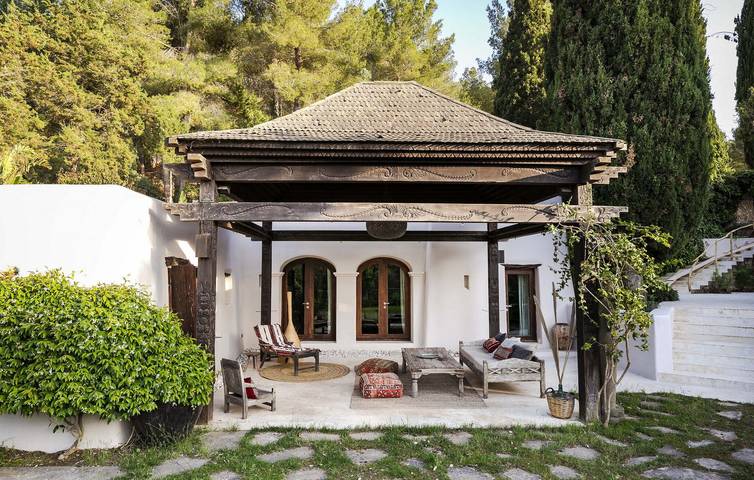 Exklusive 1BR Wohnung mit Pool, Terrasse, & AC in der Nähe von Cala Sant Miquel Strand in St Miquel de Balansat, Sant Joan de Labritja